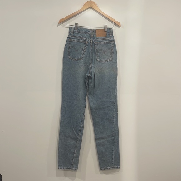 ✨Vintage Levi’s ✨ - Picture 2 of 4